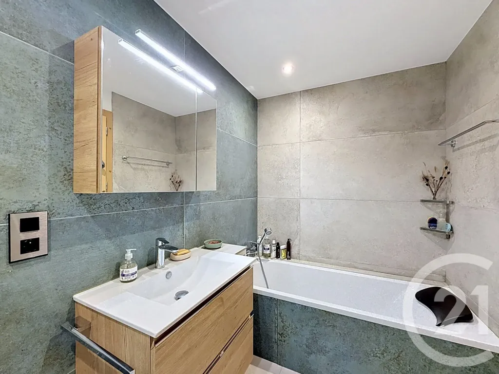 Salles de bain - Chalet Contemporain avec Vue Panoramique à Verchaix