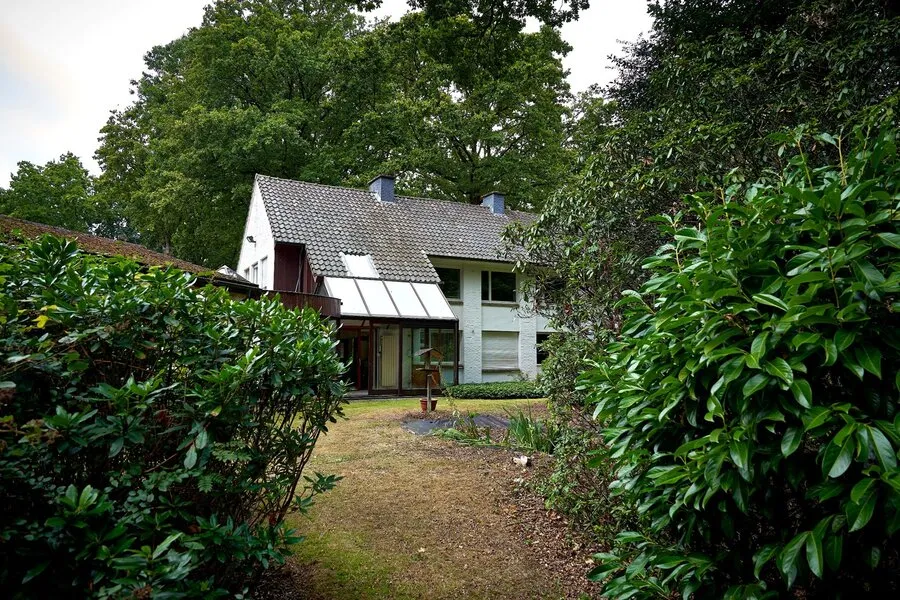 Extérieur - Villa des Années 60 sur un Grand Parc à Proximité de la Côte