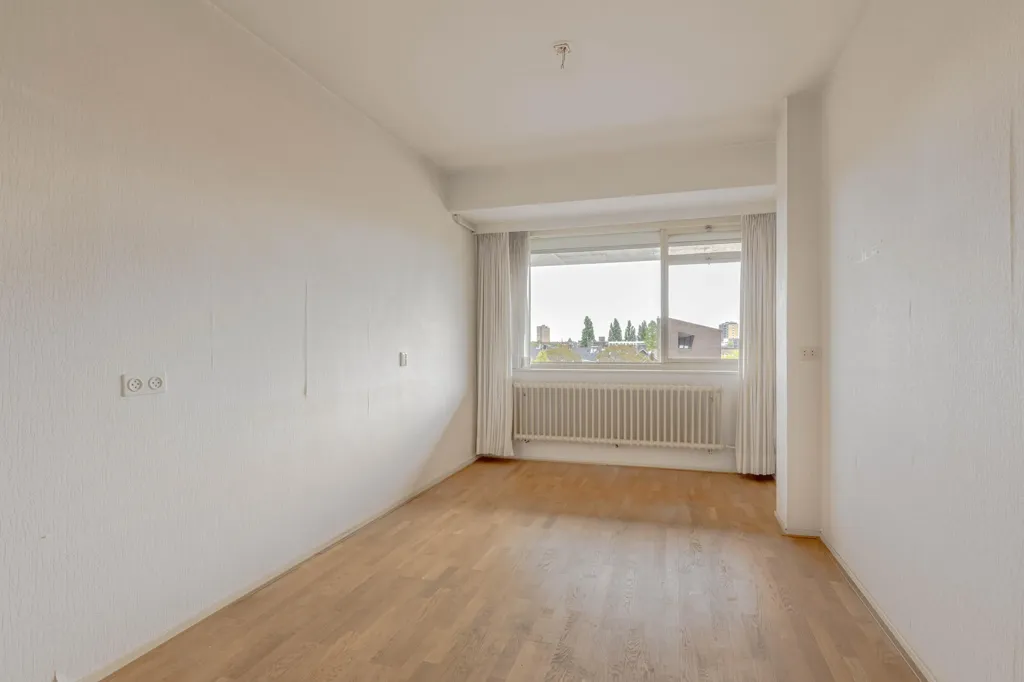 Rooms - 4-Bedroom Flat with Panoramic View in Rotterdam