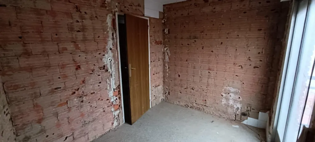 Stanze - Flat for Renovation with Balcony in Zamora