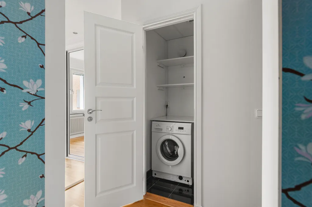 Utility Room - 3-Bedroom Apartment with Balcony in Sala