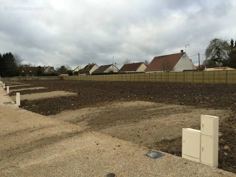 Aed - 440 m² Plot with Garden in Marolles-sur-Seine