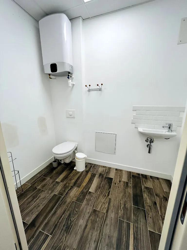 Vannitoad - Commercial Unit with High Visibility in Montesoro