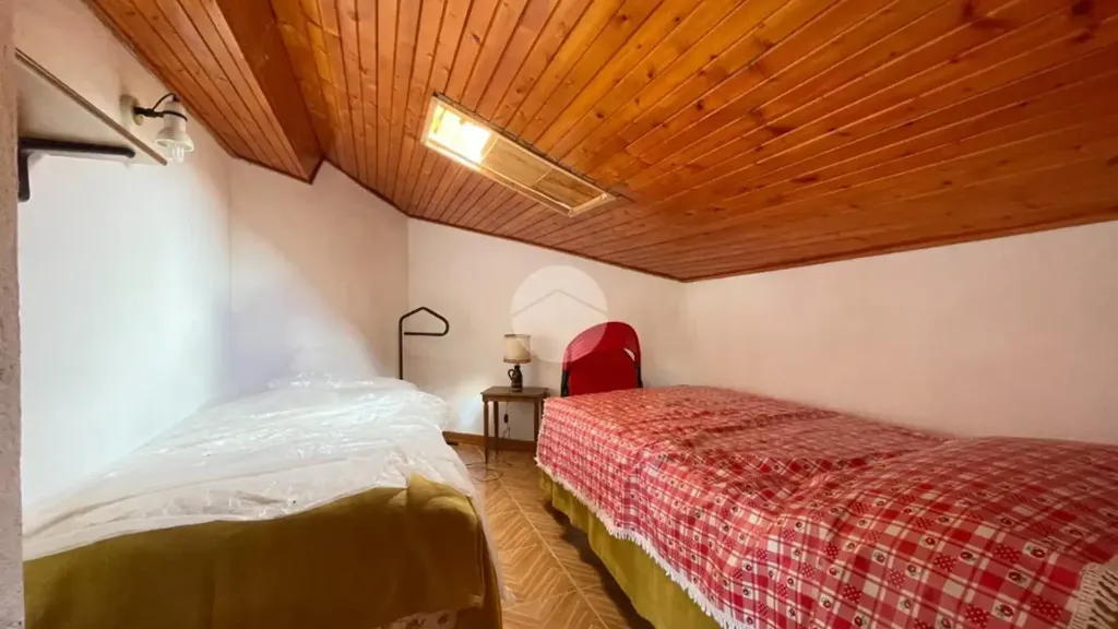 Chambres - Bright 2-Bedroom Apartment with Lift in Baiardo