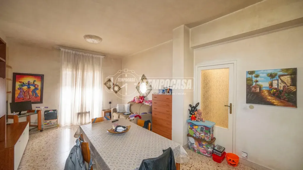 Salle à manger - Bright Trilocale with Balcony in Messina
