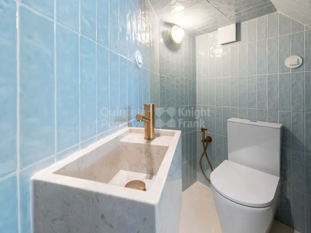Vannitoad - Refurbished Triplex Flat in Monte Estoril, Cascais