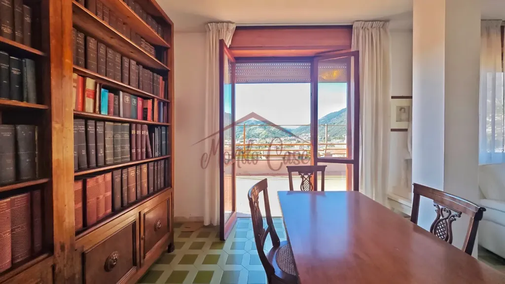Bureau - Penthouse with Panoramic View in Massa Centre