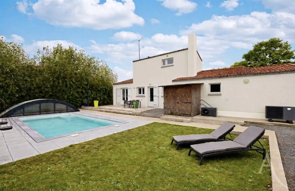 Piscine - Maison avec Piscine et Jardin à Cugand