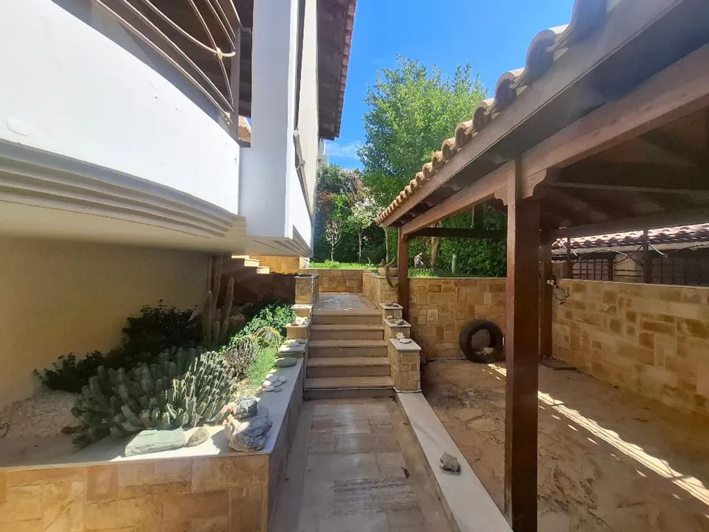 Giardino - Detached House with Garden in Semi-Basement