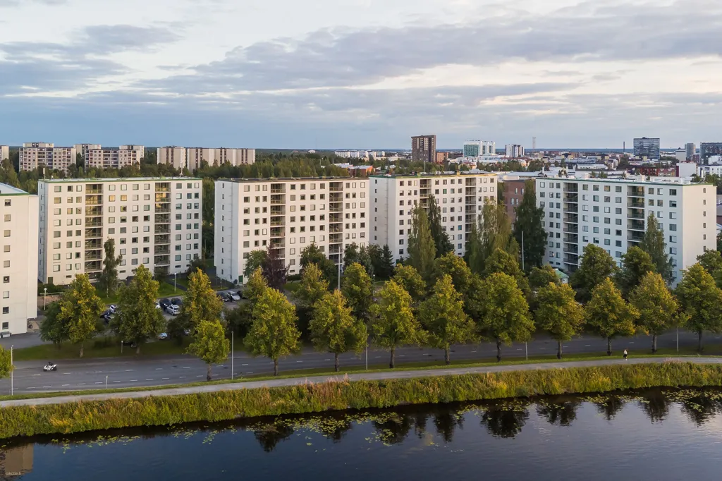 Luftaufnahme - Fully Renovated Apartment with River Views in Oulu