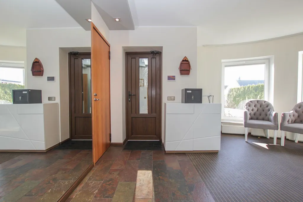 hallway_entrance