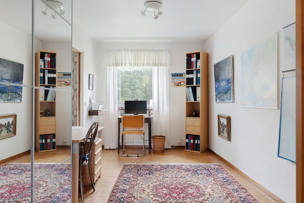Bureau - Apartment with Two Balconies on Segevångsgatan