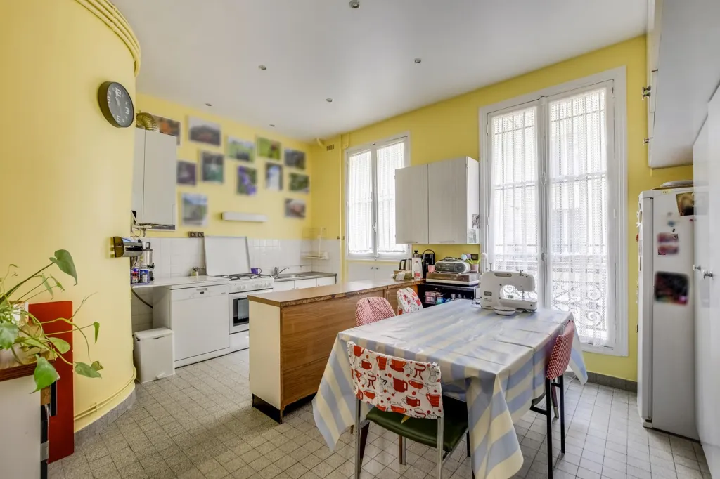 Cuisine - Appartement Haussmannien avec Exposition Sud à Paris 9ème