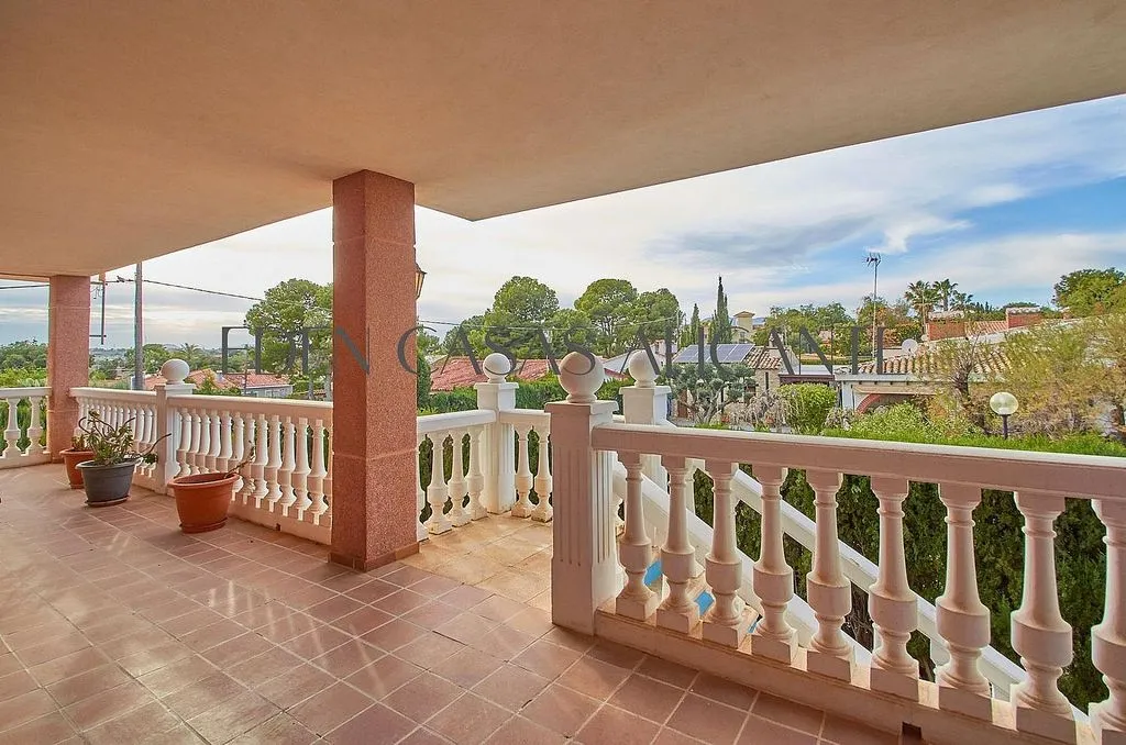 Terrass - Classic Chalet with Pool in Mutxamel