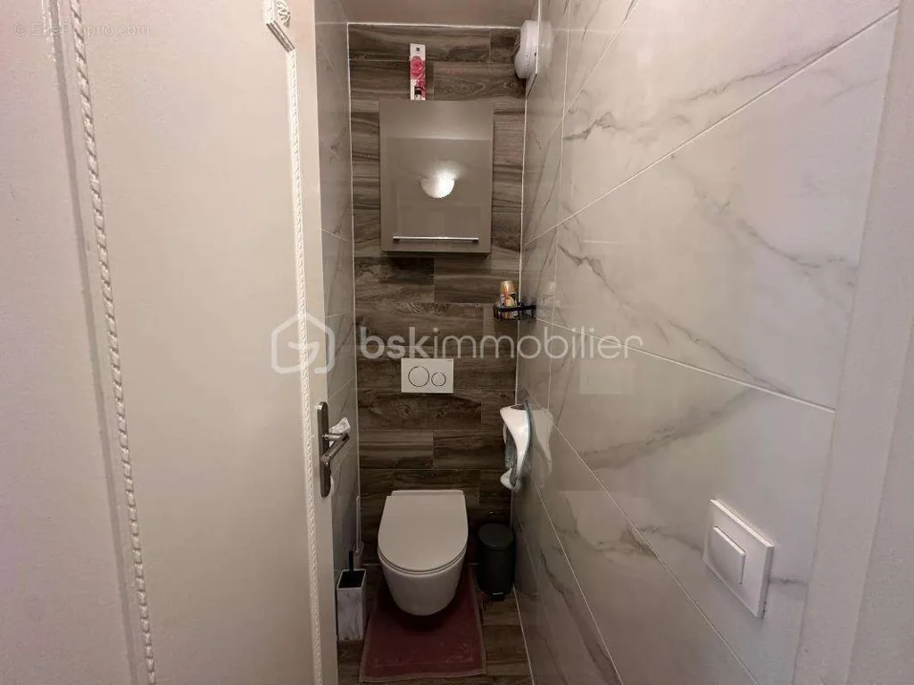 Vannitoad - Family Flat with Balcony in Ris-Orangis
