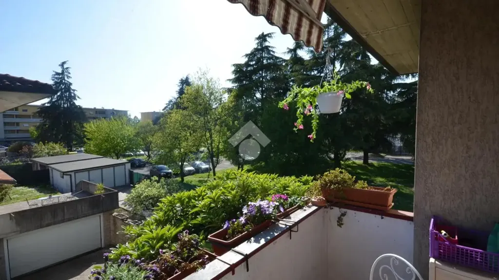 Balcon - Four-Bedroom Apartment with Balcony in Roncadelle