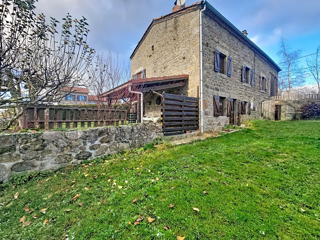 Välivaade - Stone Farmhouse with Two Dwellings in Grazac