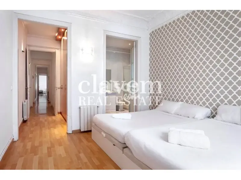 Magamistoad - Characterful Apartment with Balcony in L'Esquerra de l'Eixample