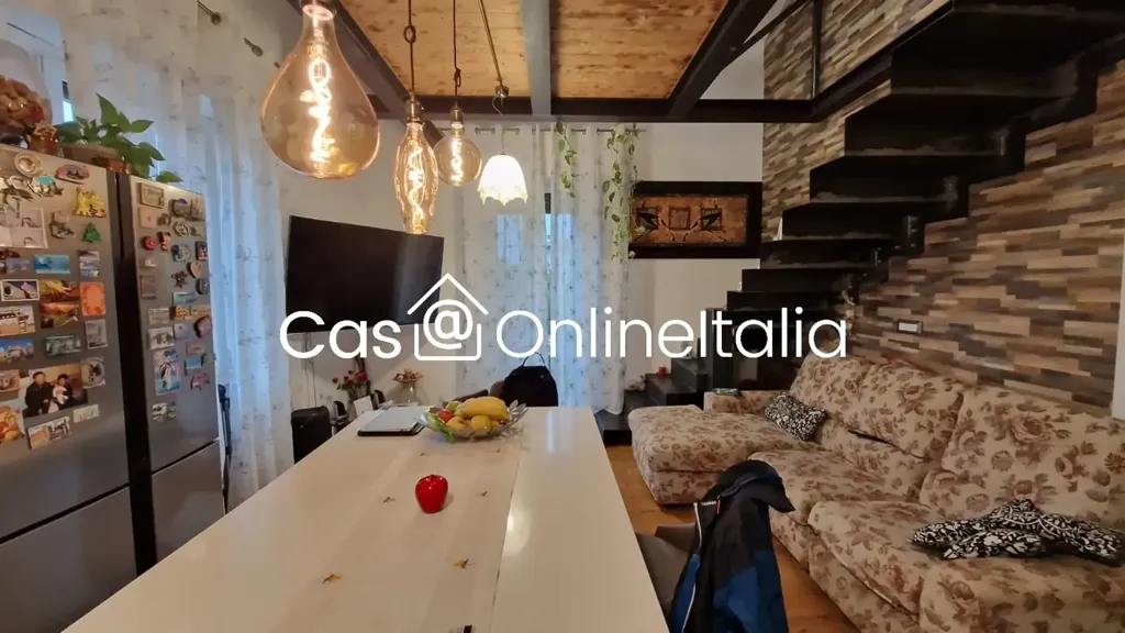 Dining Room - Rusticated Apartment with Balcony in Florence