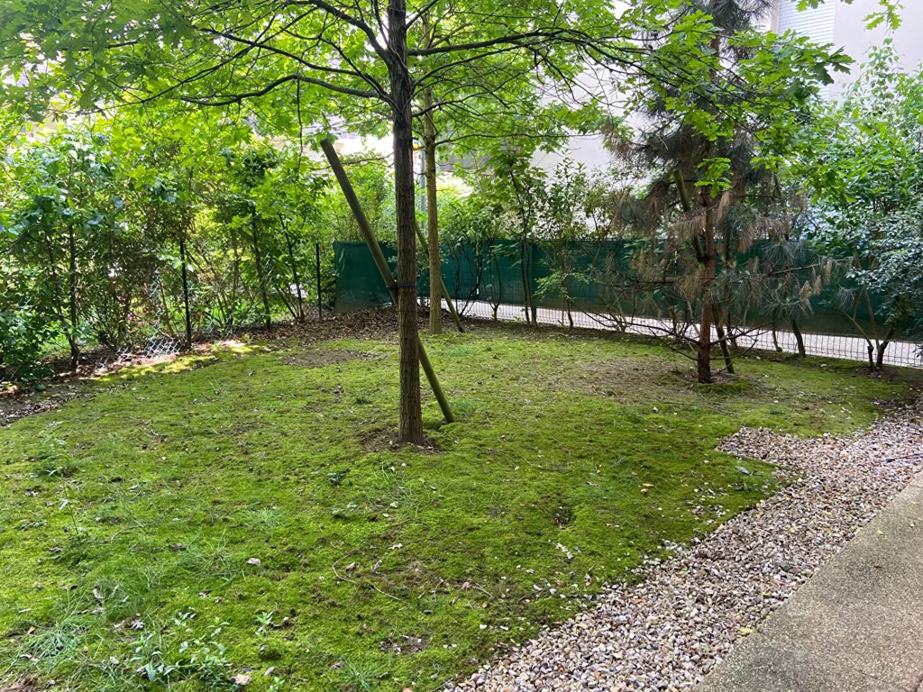 Aed - 3-Bed Flat with Garden in Rambouillet