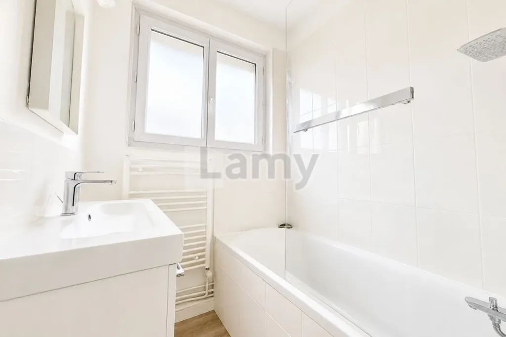 Salles de bain - Appartement T4 avec Cave à La Madeleine