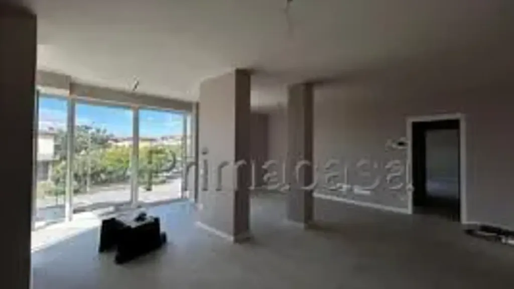 Séjour - New Four-Bedroom Apartment with Parking in Prevalle