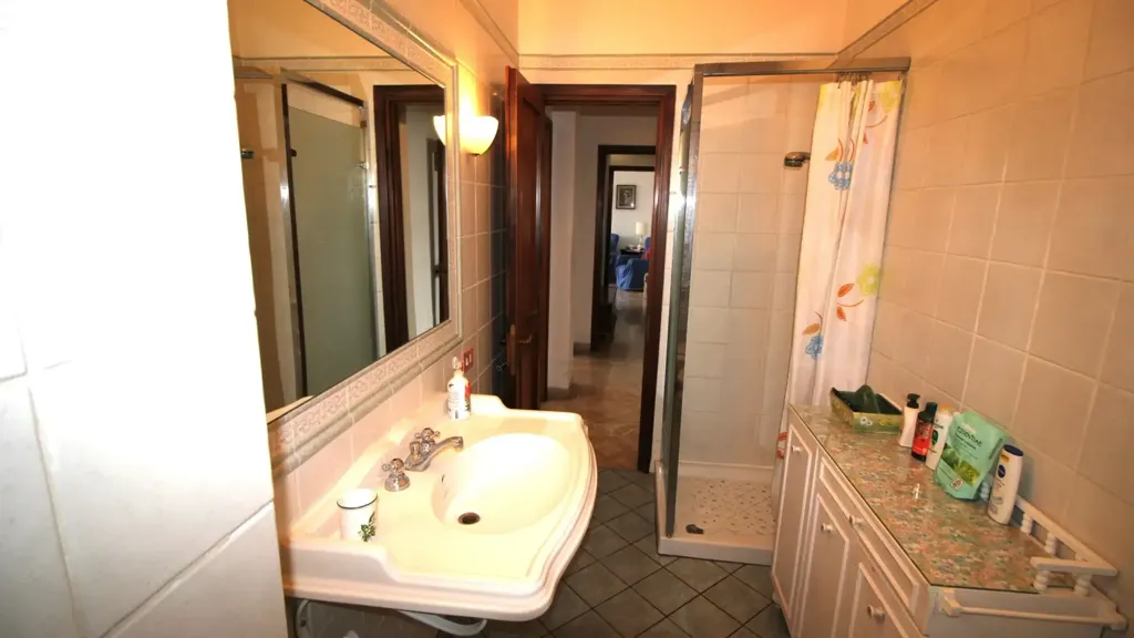Salles de bain - 6-Bedroom Apartment with Garden View in Florence