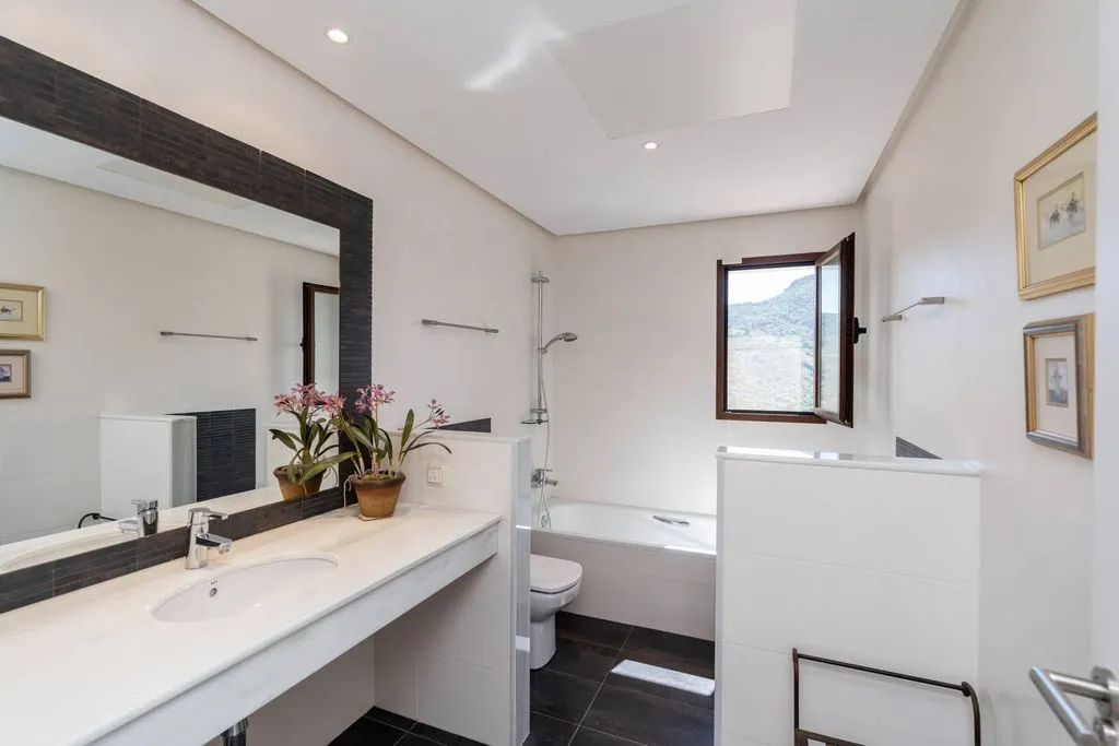 Salles de bain - Luxury Villa with Sea Views in Benahavis