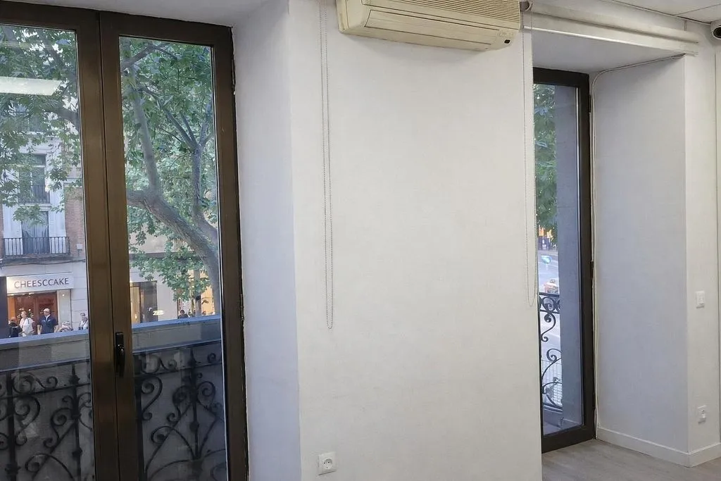 Kabinet - Apartment with Balconies in Calle Princesa, Madrid