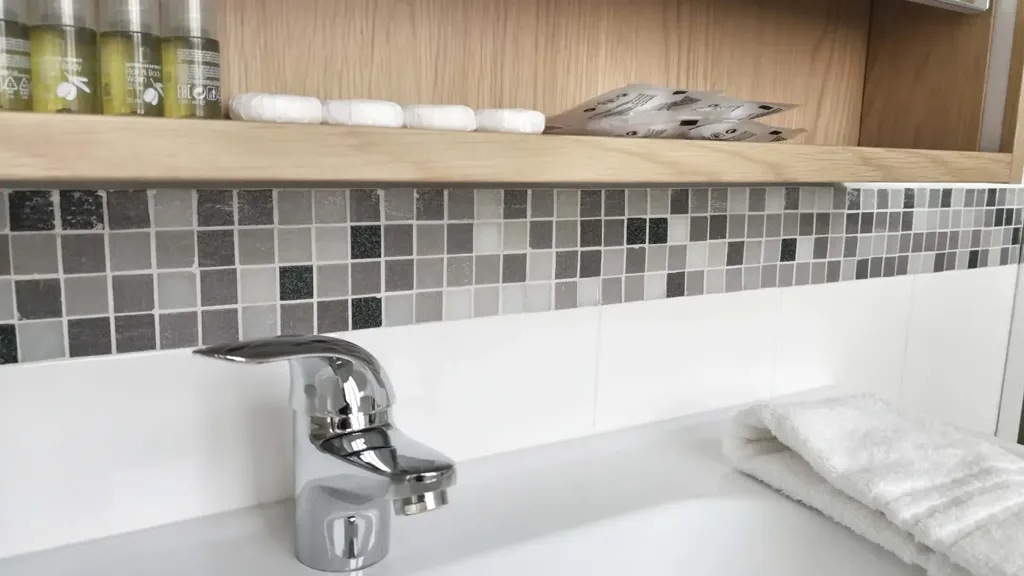 Bathrooms - Furnished Studio in Quiet Area, Milan