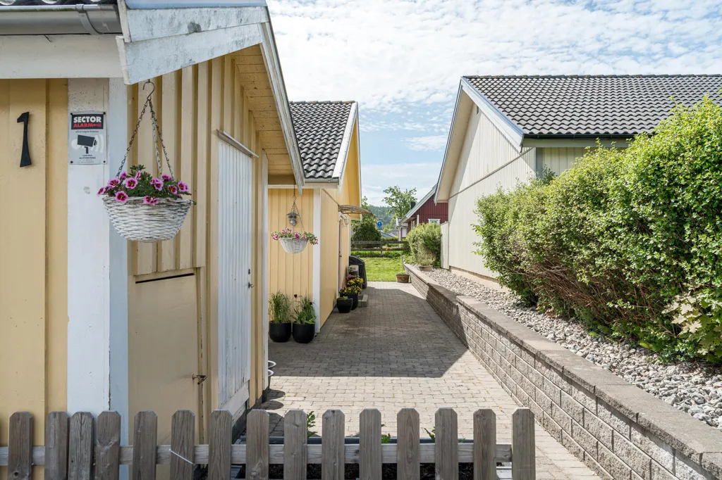 Extérieur - Corner Plot Villa with Glassed Veranda in Herrestad