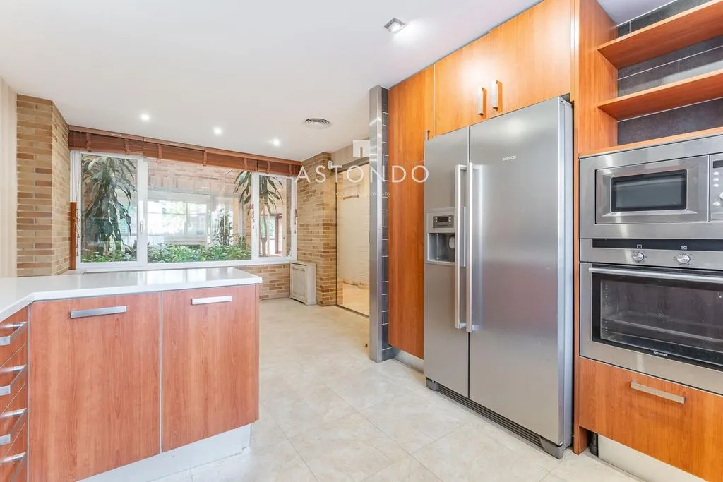 Cuisine - Luxury Townhouse with Pool in Madrid