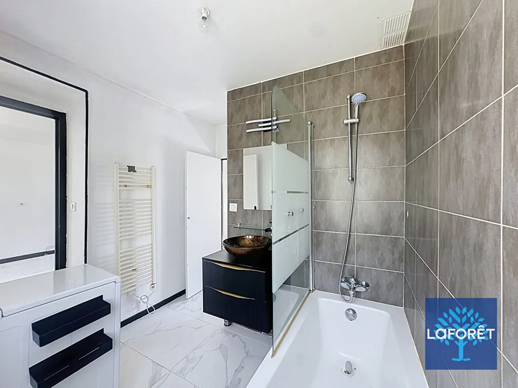 Bagni - Charming Flat in Historic Building, Chilly-Mazarin