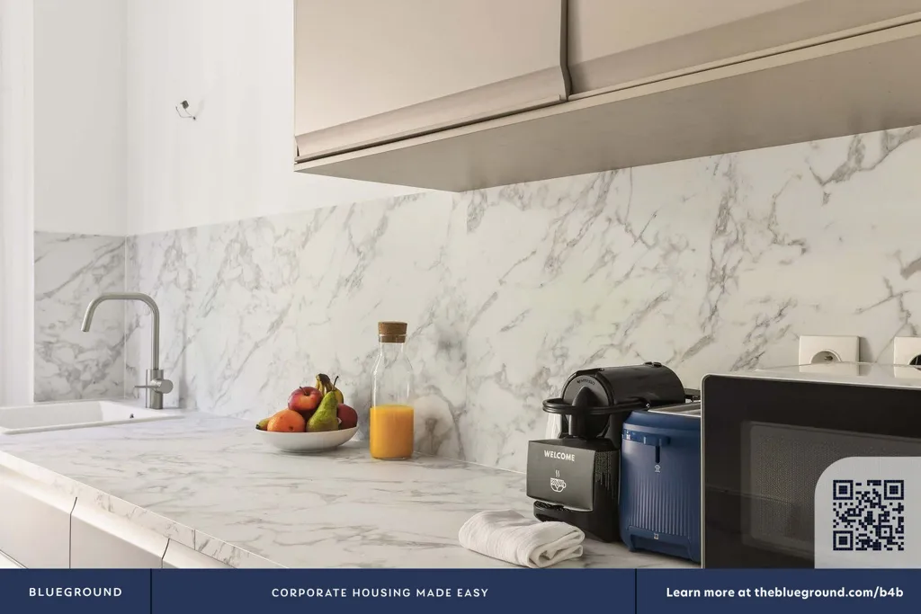 Cuisine - Appartement Rénové avec Vue sur Montmartre