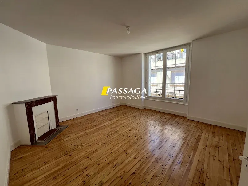 Toad - Traversant Apartment with Parquet in Rodez Centre