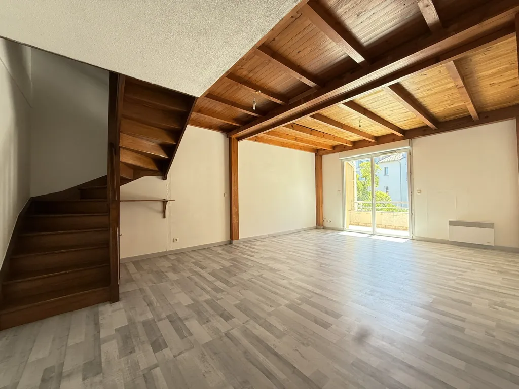 Séjour - Appartement Duplex avec Terrasse au Centre de Castanet
