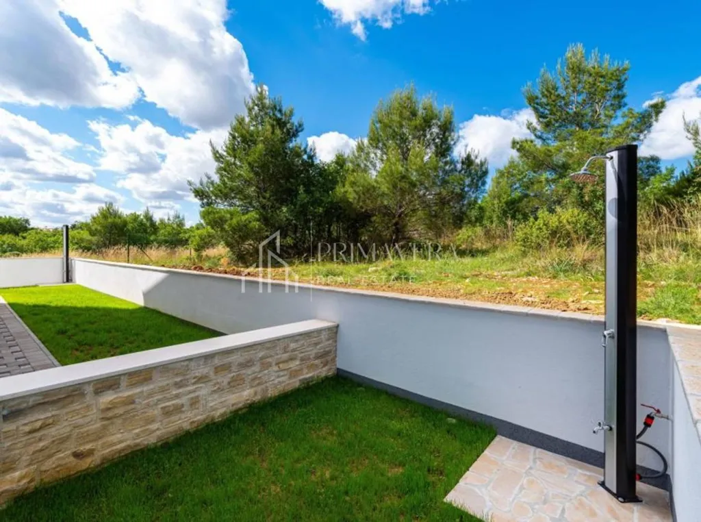Garden - Newly Built House with Sea View in Posedarje