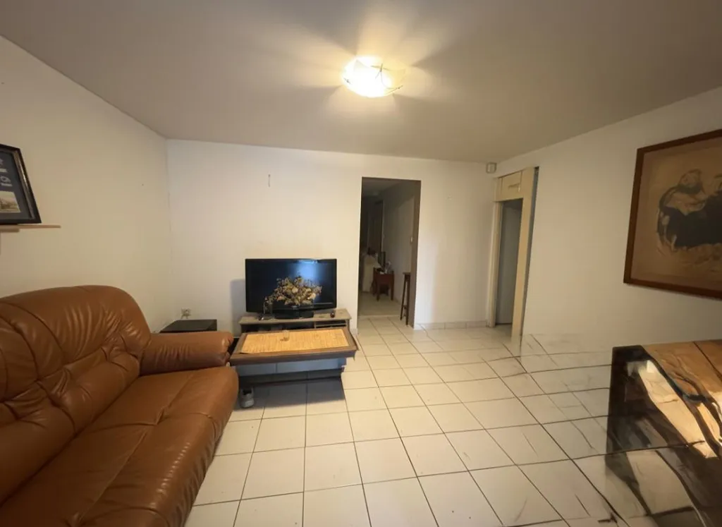 Séjour - Maison à rénover avec véranda à Thenac