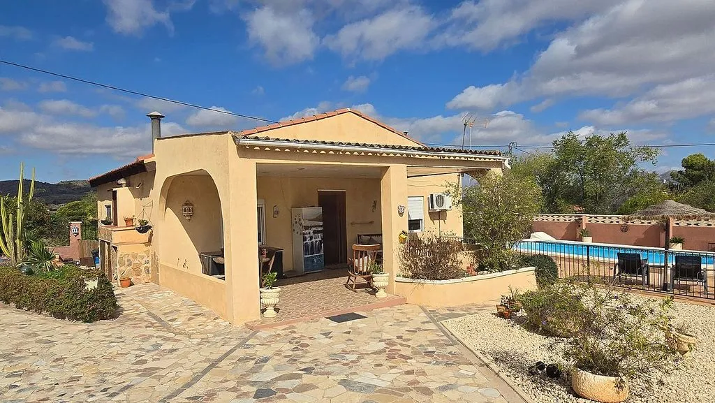 Piscine - Chalet with Pool and Terrace in Sax