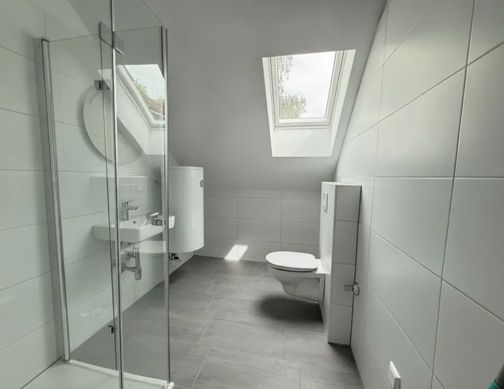 Salles de bain - Renovated 2-Bedroom Flat in Bel