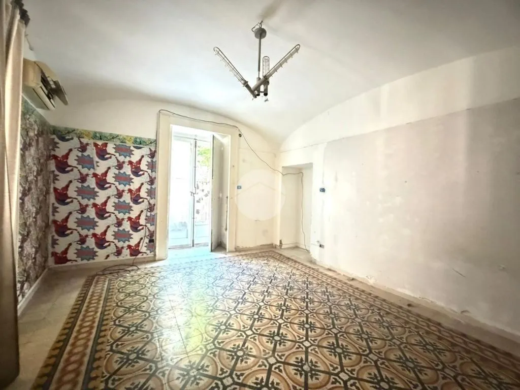 Pièces - 6-Room Apartment with Garden in Naples
