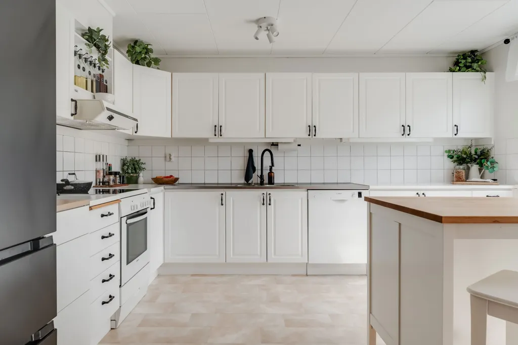 Kitchen - Terraced House with Two Balconies in Dalsjöfors