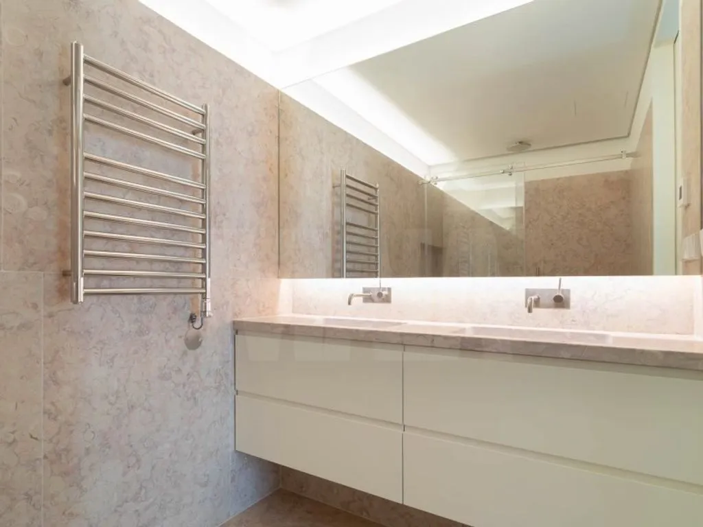 Vannitoad - Luxury Flat with Pool in Graca, Lisbon