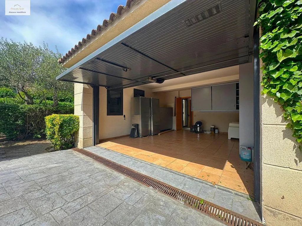 Garaaž - Chalet with Pool in Roca del Vallès