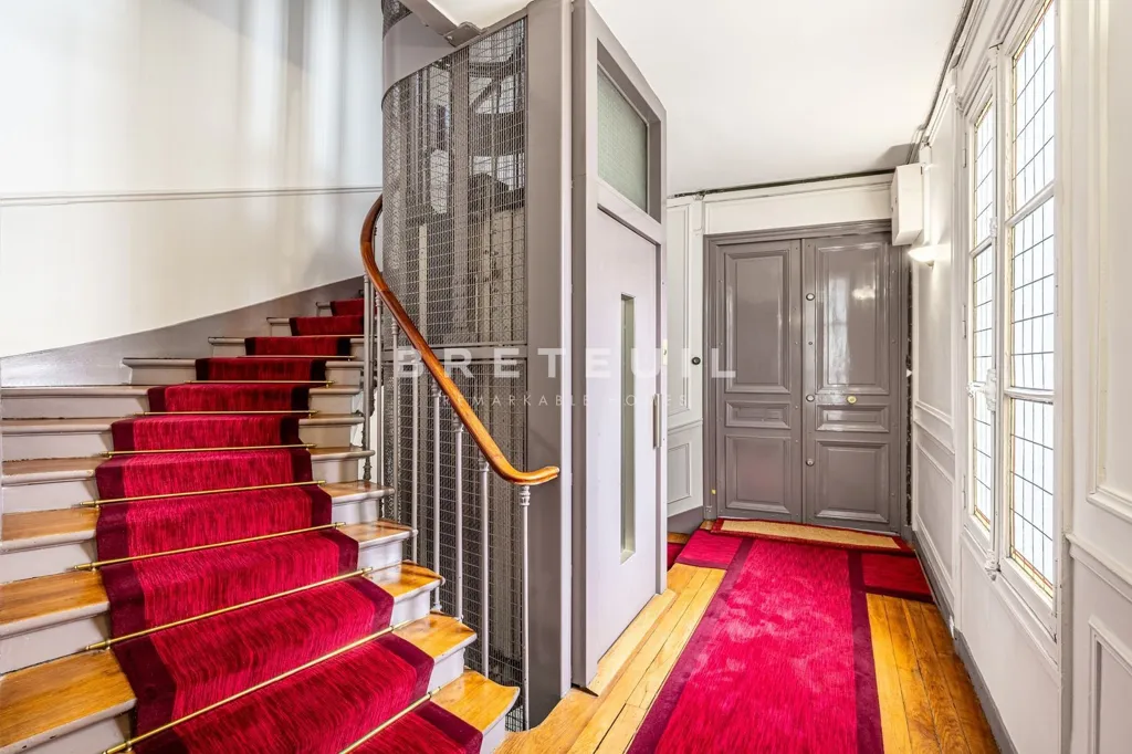 Pièces - Appartement en Pierre de Taille avec Vue Sud-Ouest à Paris