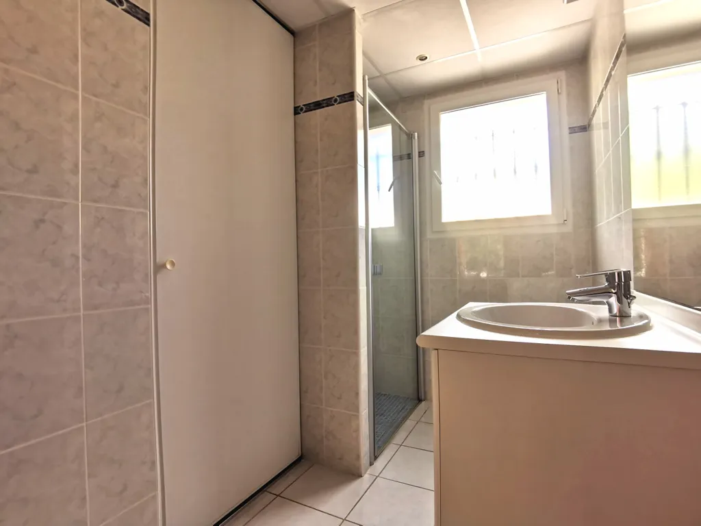 Salles de bain - Propriété avec 4 Gîtes et Piscine à Béziers
