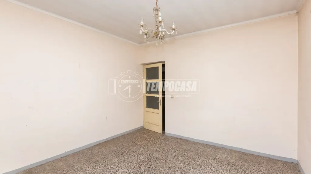 Toad - Semi-Independent House with Courtyards in Santena