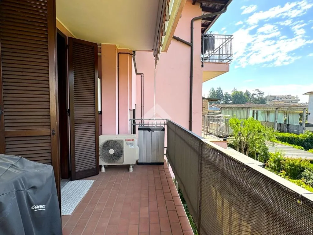 Rõdu - Modern Flat with Terrace in Senago