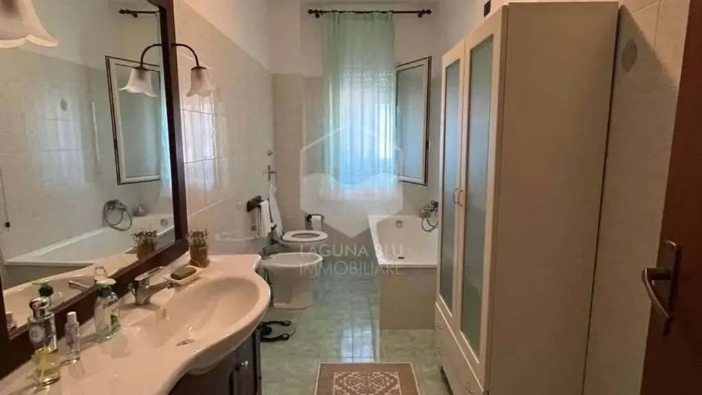 Salles de bain - Ground Floor Apartment with Balcony in Marsala