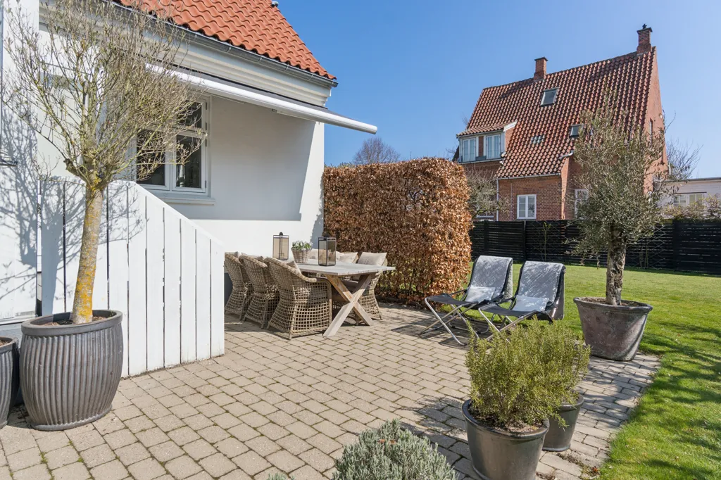 Jardin - Classical Mason's Villa in Gentofte